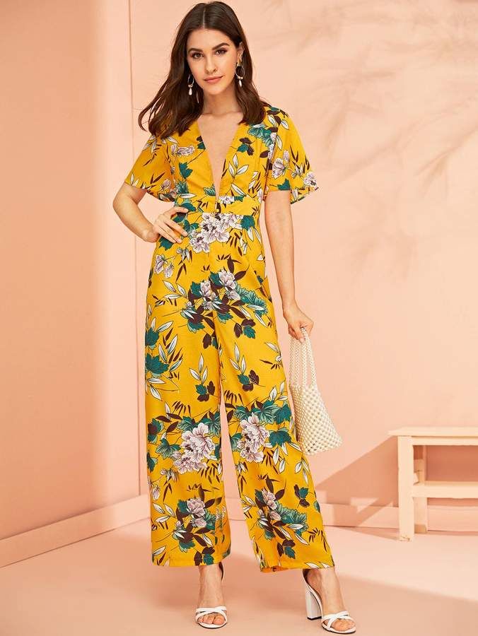 Flower Print Jumpsuit, Velvet Pleated Skirt, V Neck Jumpsuit, Basic Bodysuit, Oh Happy Day, Ruffle Bodysuit, Print Jumpsuit, Comfy Chic, Floral Jumpsuit