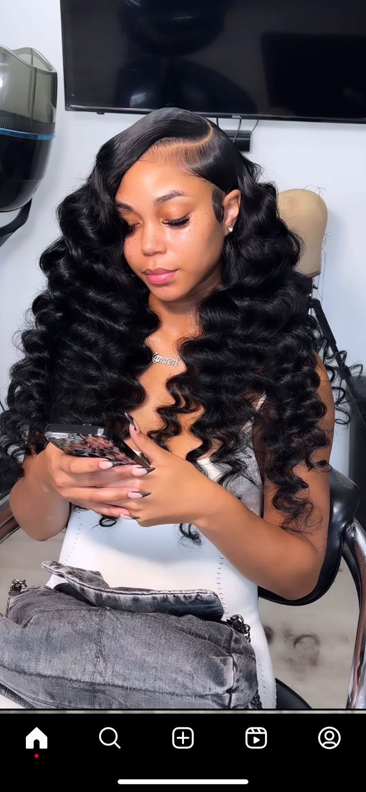 Sow Ins Weave Curly, Quick Weave With Wand Curls, Long Wavy Quick Weave Black Women, Wand Curls Black Women Middle Part, Wand Curls Black Women Side Part, Side Part Curls Quick Weave, Wand Curls Side Part Wig, Side Part Wind Curls, Hair Inspo For Birthday