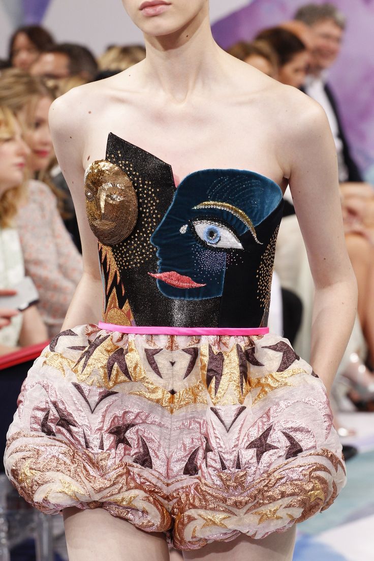 Schiaparelli Fall 2016 Couture Fashion Show Details Surrealism Fashion, 2016 Couture, Collection Couture, Elsa Schiaparelli, Funny Fashion, Couture Accessories, Fashion Fail, Cubism, Looks Style