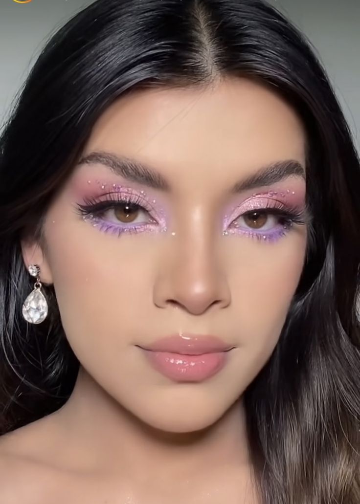 Pink And Purple Makeup, Maybelline Fit Me Loose Powder, Fit Me Loose Powder, Eye Makeup Smokey, Pink Makeup Look, Purple Eyeshadow Looks, Quinceanera Makeup, Purple Makeup Looks, Purple Eyeliner