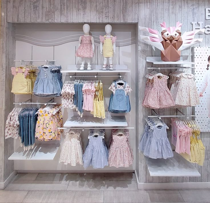 Babyshop Idea, Baby Boutique Display Store Interiors, Kids Retail Store Design, Baby Shop Interior Design Kids Store, Children Boutique Display, Kids Shop Design, Baby Store Design, Baby Shop Design, Kids Boutique Ideas