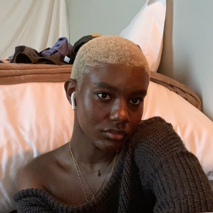 Dark Skin Short Hair Color, Lowcut Hair For Black Women, Black Hair Buzzcut, Curly Buzz Cut, Blonde Buzzcut Woman, Buzzed Blonde Hair Black Women, Platinum Blonde Buzzcut Black Women, Buzzcut Girl Black Hair, Shaved Head Girl Black Hair