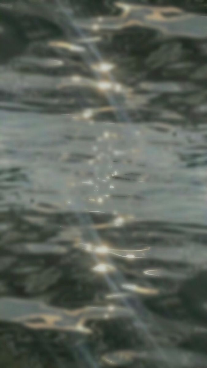 the sun shines brightly through the water