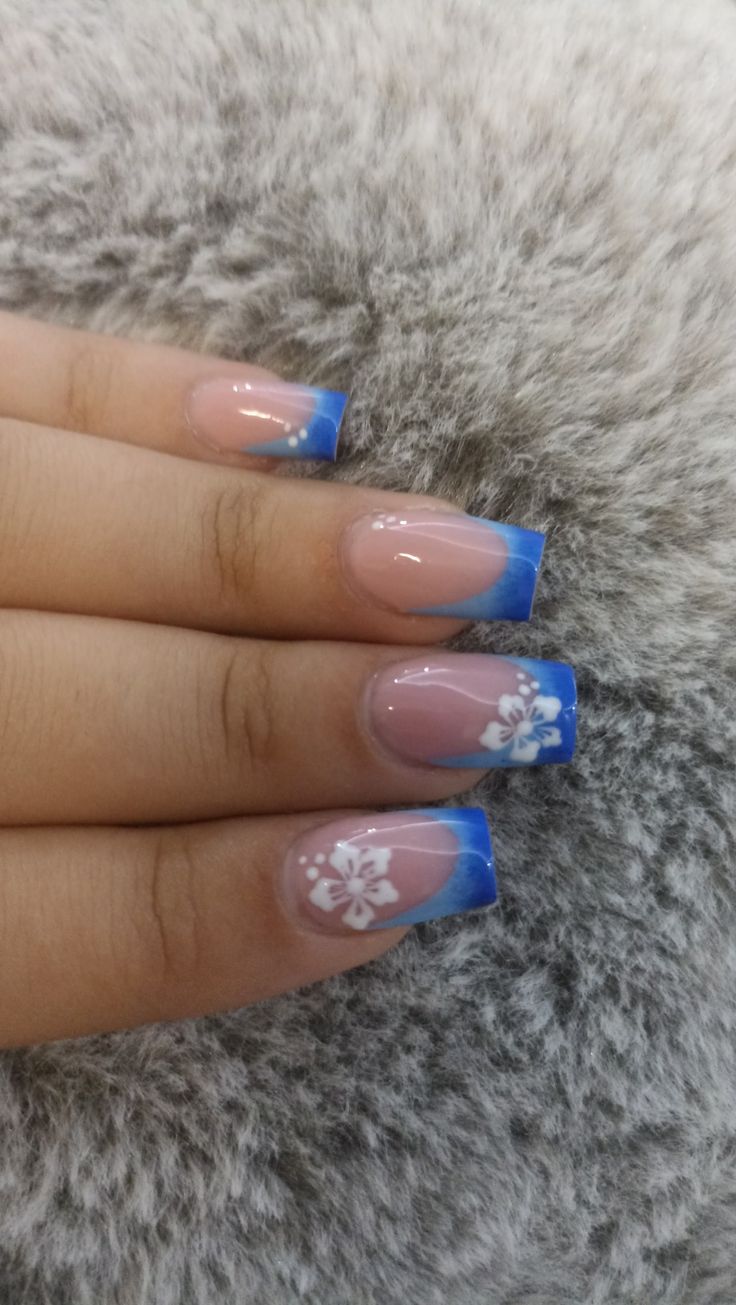 The Best Summer Nails, Blue French Tip Nails Short With Design, Nails Acrylic Holiday Summer, Blue Short Nails With Design, Nail Inspo Square Flower, Vacation Nail Ideas Square, Gel X Nail Designs Blue, Cute White And Blue Nails, Basic Beach Nails