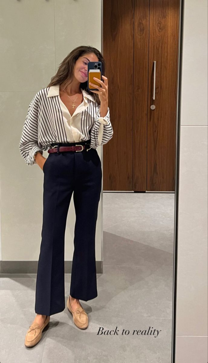 work simple chick outfits fit fitcheck classy fashion george russell mercedes amg f1 formula1 wags Internship Outfit, Corporate Outfit, Mode Hippie, Corporate Attire, Professional Outfits Women, Business Outfits Women, Paris Mode, Stylish Work Attire, Office Outfits Women