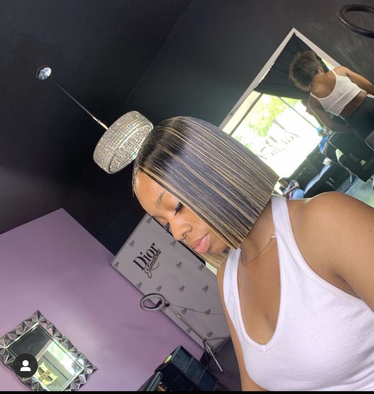 Middle Part Bob With Highlights, Peek A Boo Quick Weave, Blonde And Black Bob, Peek A Boo Bob, Bhaddie Hairstyle, Birthday Hairstyle, Boho Braided Hairstyles, Hair Twists, Bob Hair Color