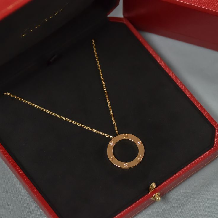 We have an new collection of Cartier items addded to our signed collection❤️ Cartier Love Necklace, Bridal Crown Crystal, Classic Watch Women, Big Wedding Rings, Hand Jewellery, Jewelry Product Shots, Cartier Necklace, Rolex Watches Women, Expensive Jewelry Luxury