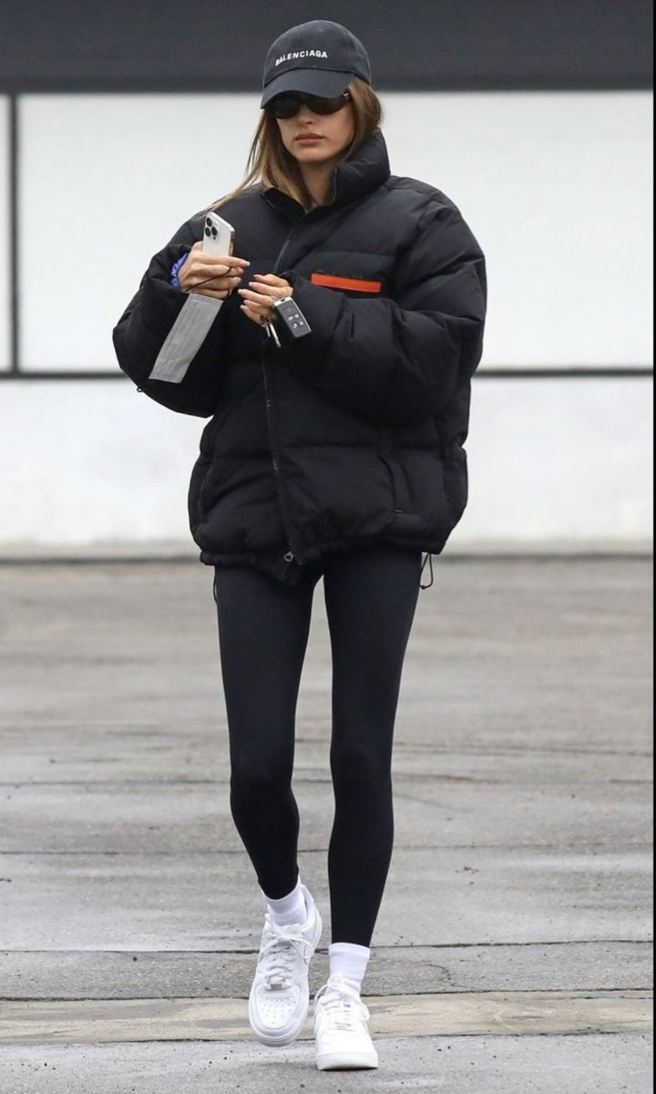 Hailey Bieber Winter Outfits, Hailey Bieber Winter, Models Off Duty Style, Trendy Fall Outfits, Sport Chic, Athleisure Outfits, Hailey Baldwin, Mode Inspo, Winter Fits