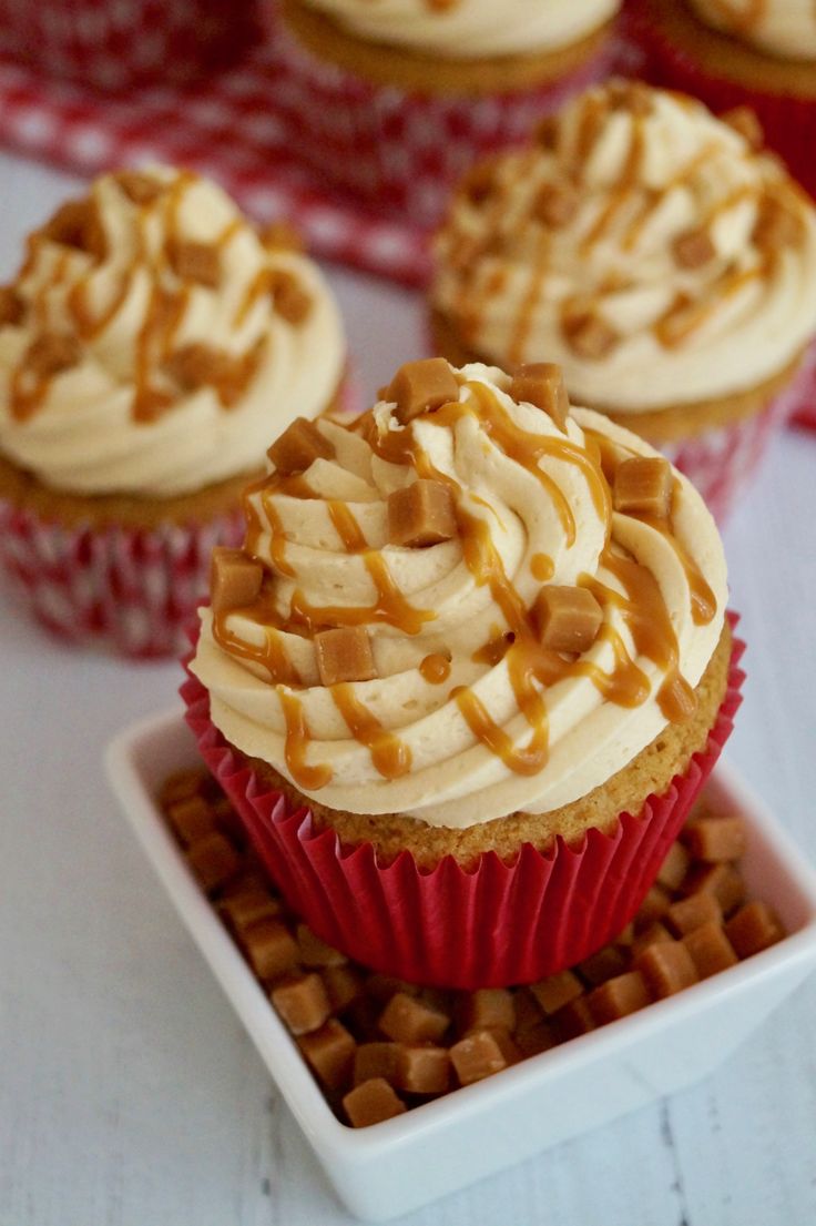 cupcakes with white frosting and caramel drizzle on top