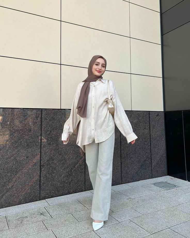 White Formal Outfit Hijab, Rich Hijabi Outfits, Hijab With Shirt Outfit, Hijab Blouse Outfit, Hijabi Minimalist Style, Beige Shirt Outfit Hijab, White Outfits For Women Hijab, Classy Hijab Outfits Summer, Hijab With Shirt