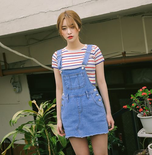 [STYLENANDA] SHORT DENIM OVERALL DRESS Denim Dress Outfit, Cute Asian Fashion, Korean Fashion Kpop, Korean Fashion Summer, Denim Overall Dress, Short Denim, Korean Fashion Trends, Korean Dress, Ulzzang Fashion