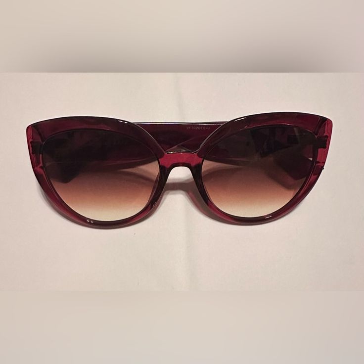 Dior Cat Eye Sunglasses, Color: Red, New Never Used Comes With Sunglasses Case And Packaging Box. Check Pictures!. Miss Dior Blooming Bouquet, Christian Dior Sunglasses, Vintage Chanel Handbags, Uniqlo Bags, Dior Logo, Miss Dior, Pocket Mirror, Black Square, Packaging Box