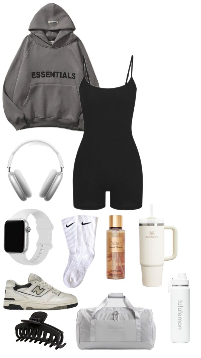 a cute workout gym fit with a variety of accessories Autumn Gym Outfit, Teen Gym Outfits, Workout Essentials Aesthetic, Chill Gym Outfit, Cute Workout Sets Aesthetic, Workouts Outfits Women, Gym Outfits Girl, Gym Cute Outfits, Clean Girl Workout Outfits