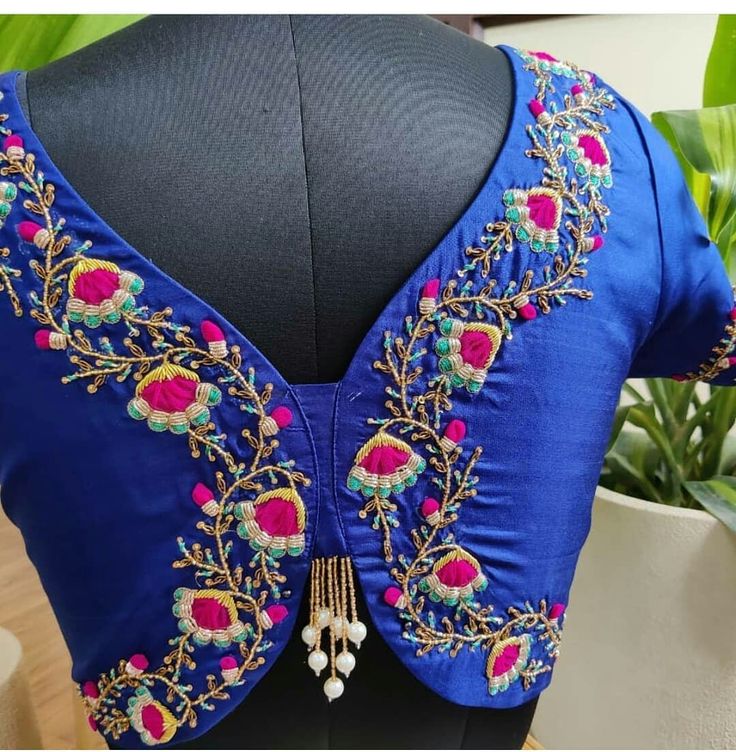 No Looking Back, Maggam Blouses, 50 Blouse Designs, Sweet Heart Neckline, Blouse Designs High Neck, Cutwork Blouse, Aari Blouse, Wedding Blouse Designs, Sari Blouse Designs