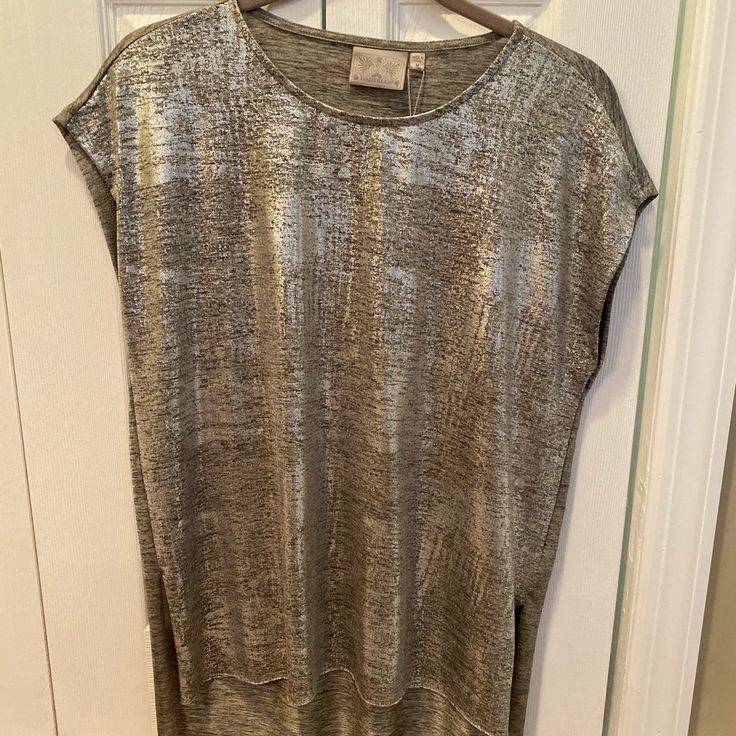 Shiny Shell To Wear For A Party Or With Blazer / Cardigan For Work. Size M New With Tags. Gold Sheen Tops For Night Out, Casual Metallic Party Tops, Metallic Tops For Festive Summer Occasions, Metallic Top For Festive Summer Events, Silver Crew Neck Top For Party, Summer Festive Metallic Tops, Festive Silver Tops For Summer, Casual Silver Sequined Tops, Silver Casual Top For Party