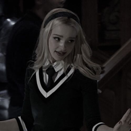 Harry Potter Sister Face Claim, Draco Malfoy Sister Face Claim, Oc Harry Potter Girl, Astoria Greengrass Fan Cast, Iconic Blonde Characters, Slytherin People, Slytherin Uniform Female, Astoria Malfoy, Hogwarts Oc