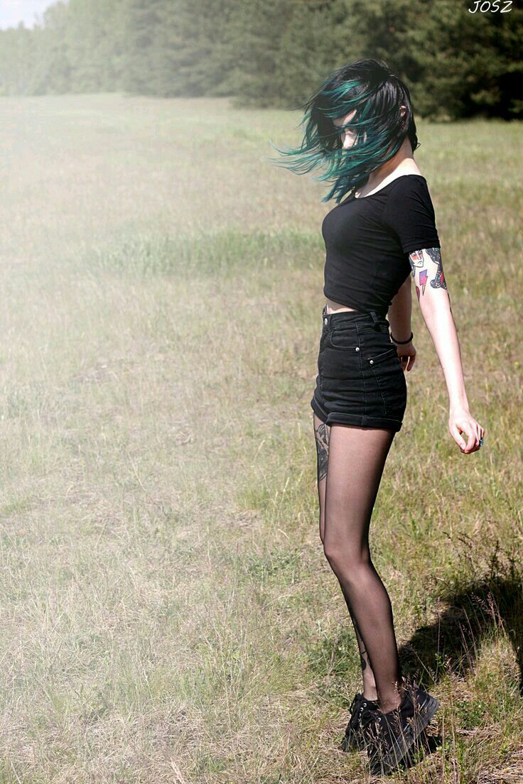 Grunge Summer, Summer Grunge, Casual Goth, Goth Outfit, Summer Goth, Hipster Grunge, Look Rock, Pastel Outfit