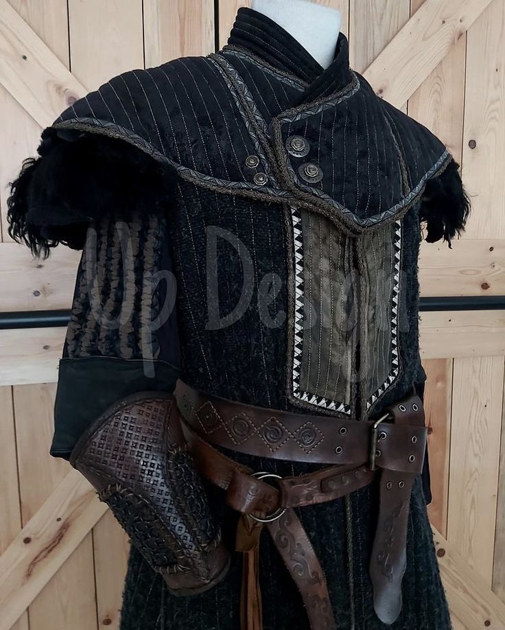 European Fantasy Clothing, Medieval Fantasy Mens Clothing, Medieval Mens Fashion, Cold Fantasy Clothes, 1300s Fashion Men, Executioner Outfit, Masc Fantasy Outfits, Medieval Noble Clothing, Mythical Clothes