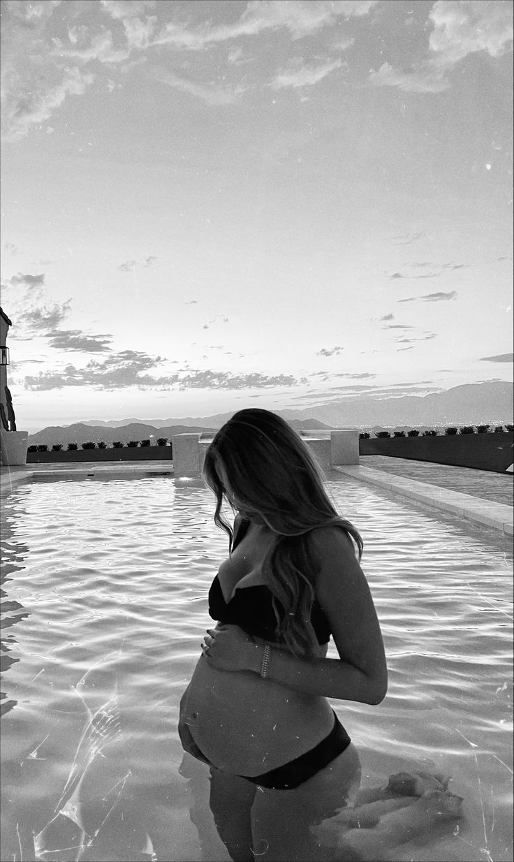 Pool Side Maternity Shoot, Pool Bump Pictures, Maternity Shoot In Pool, Maternity Swimsuit Photoshoot, Pool Maternity Photos, Maternity Swim Outfits, Pregnant Pool Pictures, Swimming Pool Maternity Shoot, Poolside Maternity Shoot