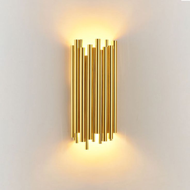 a wall light that is on the side of a wall with some lights in it