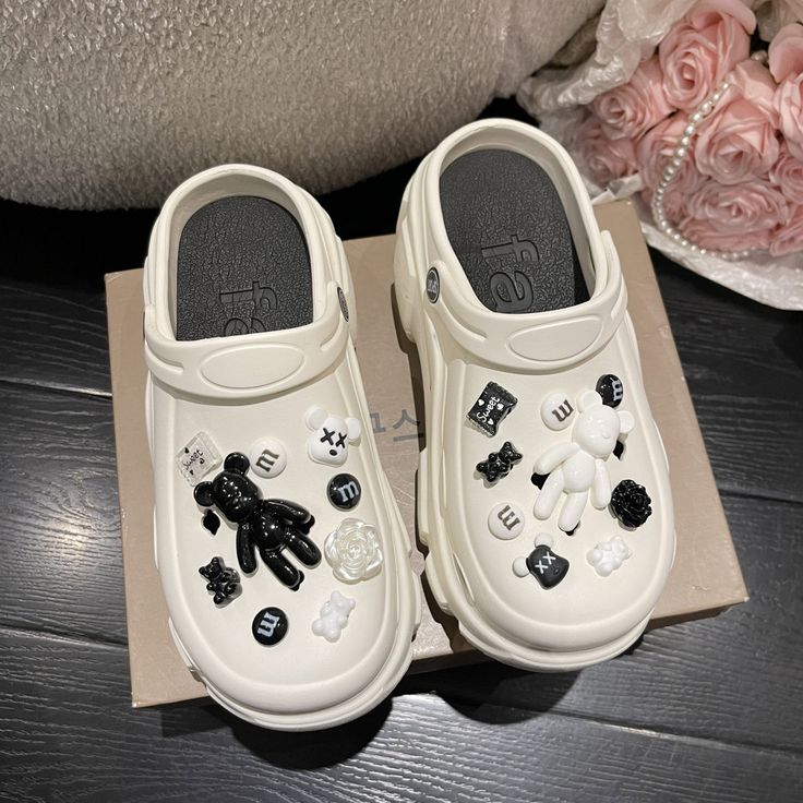 Size: 38/39, Color: White-18 Summer Clogs, Crocs Ideas, Fancy Sandals, Clogs For Women, Crocs Fashion, Flip Flops Style, Outdoor Sandals, Beach Flip Flops, Crocs Shoes