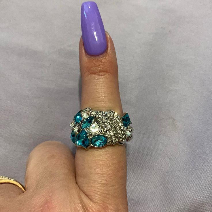 Beautiful Turquoise And White Rhinestone Stretchy Band Ring. Turquoise Crystal Jewelry For Party, Elegant Turquoise Jewelry With Rhinestones, Blue Crystal Rings For Party, Blue Ring Jewelry For Party, Blue Crystal Open Ring For Promise, Blue Open Crystal Ring For Promise, Blue Bling Jewelry For Wedding, Party Turquoise Crystal Jewelry, Blue Party Ring Jewelry