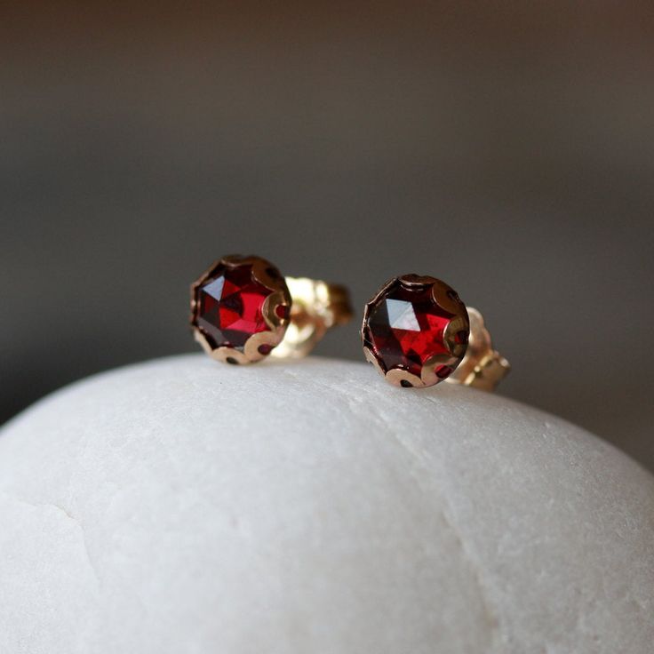 Rich, deep red Garnet gems in a gorgeous rose cut are enveloped in a 14k gold filled scalloped setting in these pretty stud earrings. The posts and wingnut backs are also 14k gold filled--making these earrings perfect for those with sensitive skin and metal allergies. A rose cut gemstone has a series of carved facets leading to an apex at the top, for lots of sparkle. The scalloped setting really enhances the beauty of the gem. The gems measure 6mm, and the earrings themselves are just a little