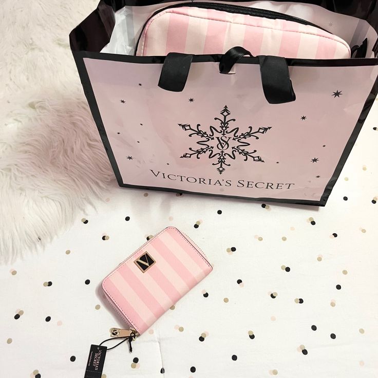 Victoria Secret Christmas, Victoria's Secret Aesthetic, Pink Marshmallows, Pink Uggs, Winter Princess, Pink Xmas, Baby Pink Aesthetic, I Love Winter, Pink Life