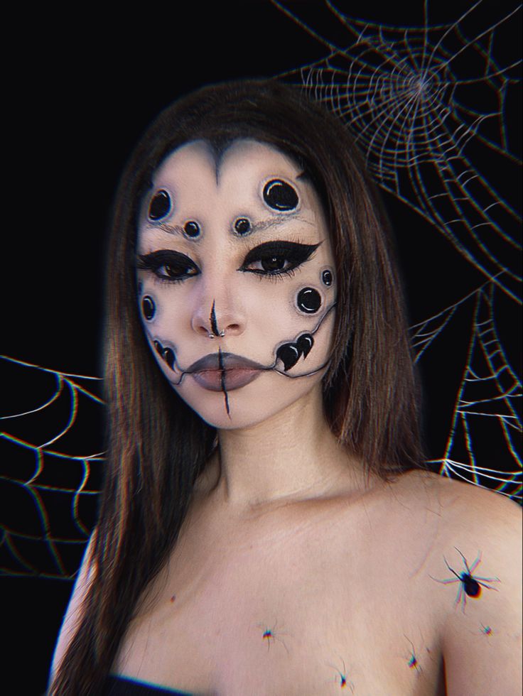 Easy Spooky Makeup Halloween, Goth Halloween Makeup Looks, Spider Halloween Costume Makeup, Costume Spider, Cute Spider Costume, Scary Spider Makeup, Spider Makeup Tutorial, Creepy Spider Makeup, Spider Look Makeup