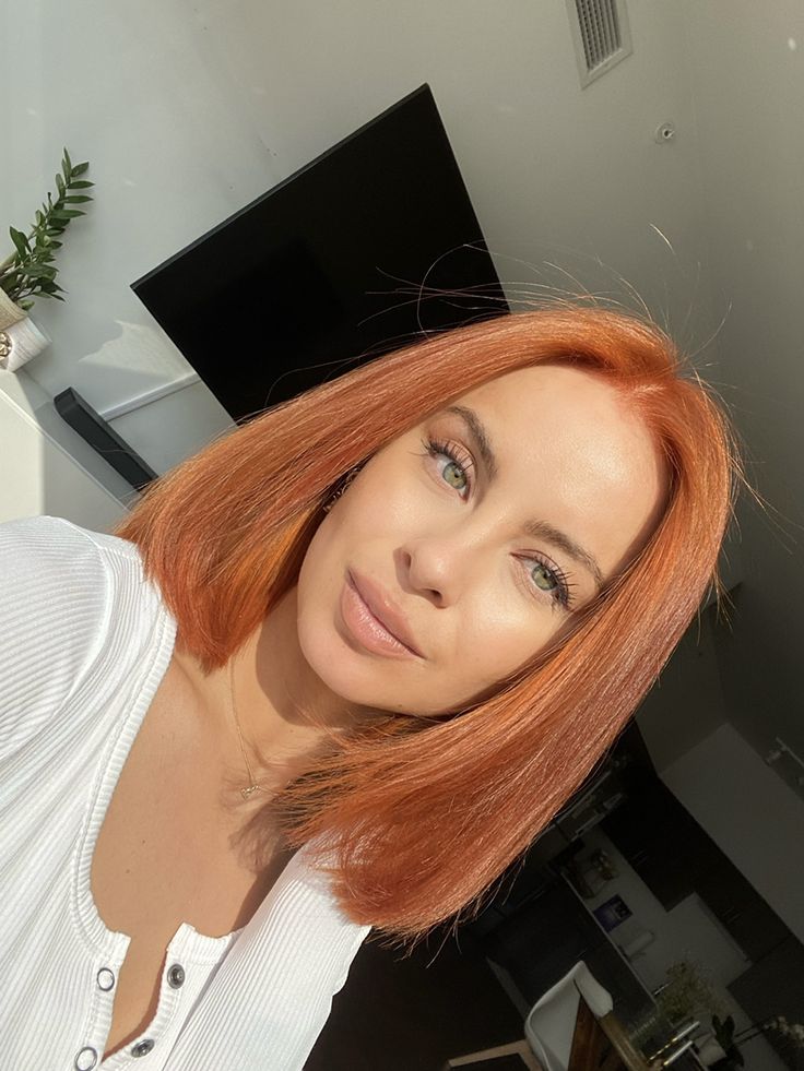 Copper Hair Green Eyes Makeup, Green Eyes Orange Hair, Short Light Copper Hair, Short Orange Brown Hair, Makeup For Ginger Hair Green Eyes, Red Hair Color Green Eyes, Ginger Hair With Green Eyes, Long Copper Bob, Hair Colour Green Eyes