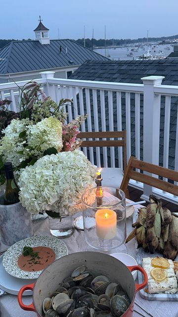 Summertime dinner party in new england. Outdoor dinner with clams Nantucket Dinner Party, Hamptons White Party Aesthetic, Outdoor Party Aesthetic, East Coast Bachelorette, New England Dinner, Hamptons Dinner Party, Hamptons White Party, Hotel Nantucket, Hosting Aesthetic