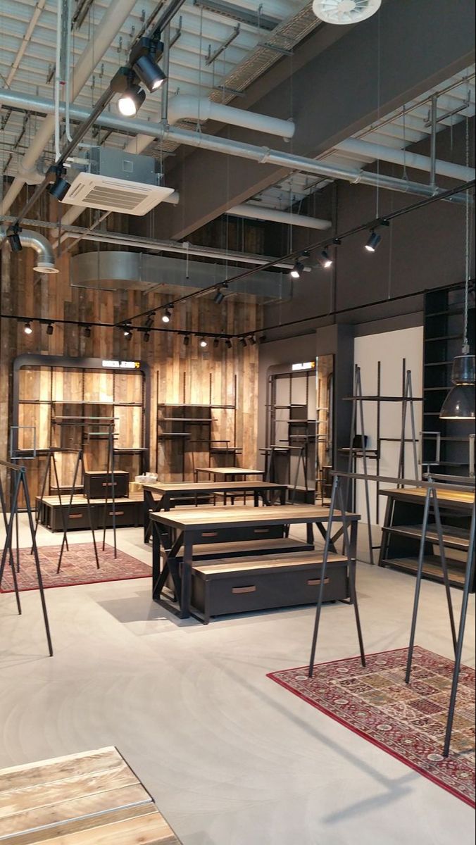 a room filled with lots of tables and chairs next to each other on top of rugs