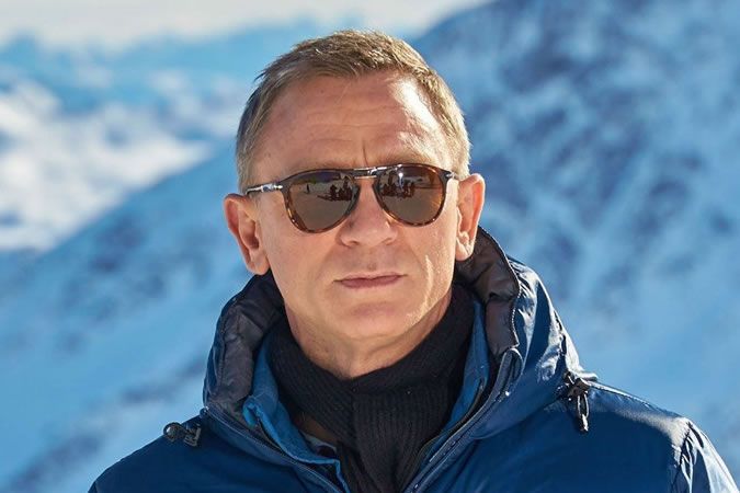 James Bond Outfits, Bond Outfits, Bond Spectre, James Bond Spectre, Eyewear Inspiration, James Bond Style, Persol Glasses, Popular Sunglasses, Mens Glasses Fashion