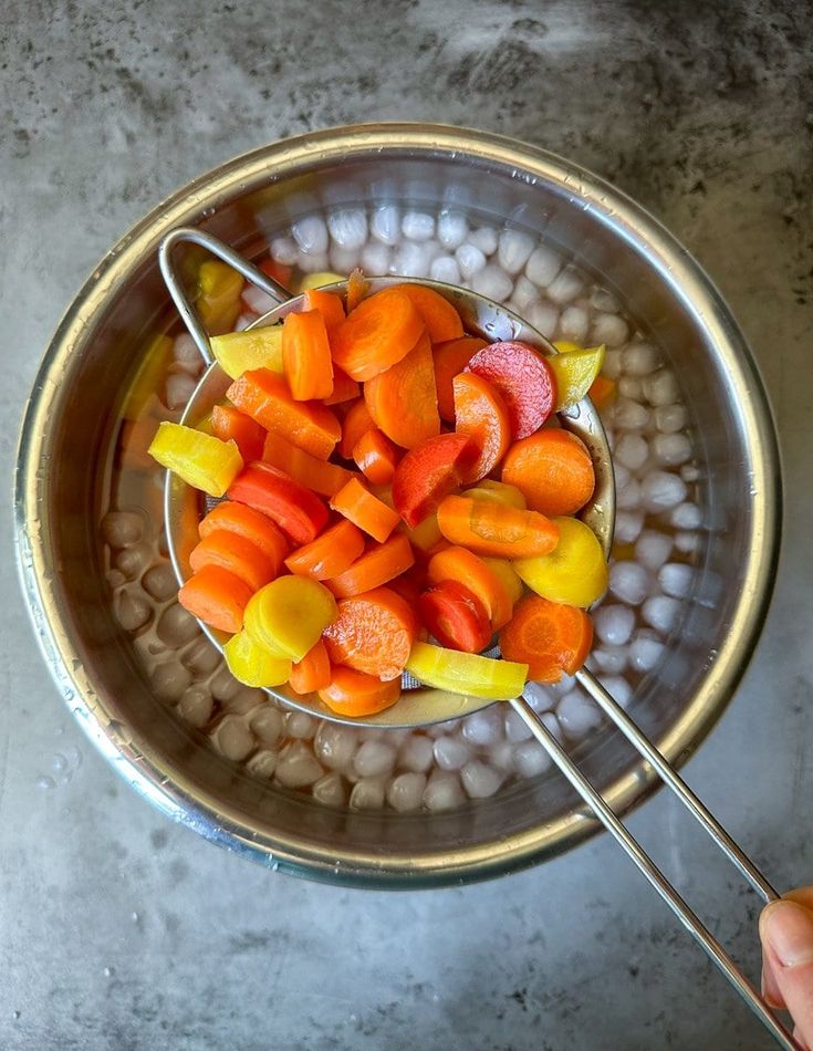 A small strainer is full of sliced carrots, held above a metal bowl filled with ice water and more prepared carrots. Vegetable Preserving, How To Freeze Carrots, Freezing Carrots, Sliced Carrots, Fresh Carrots, Compost Soil, Chicken Health, Garden Vegetable, Ice Water