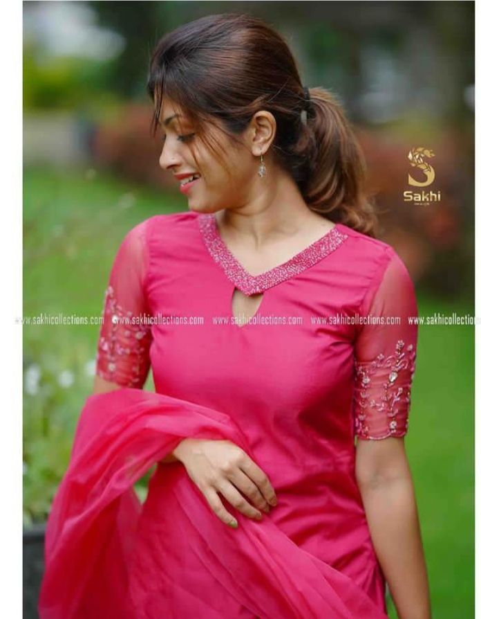 Neck New Designs For Kurtis, Chudidar Neck Model, Organza Chudidhar Designs For Stitching, Net Chudithar Designs For Stitching, Churidhar Top Designs For Women, Chudidhar Designs Neck, Pattu Kurta Designs For Women, Organza Kurti Neck Designs, Neck Patterns For Dresses