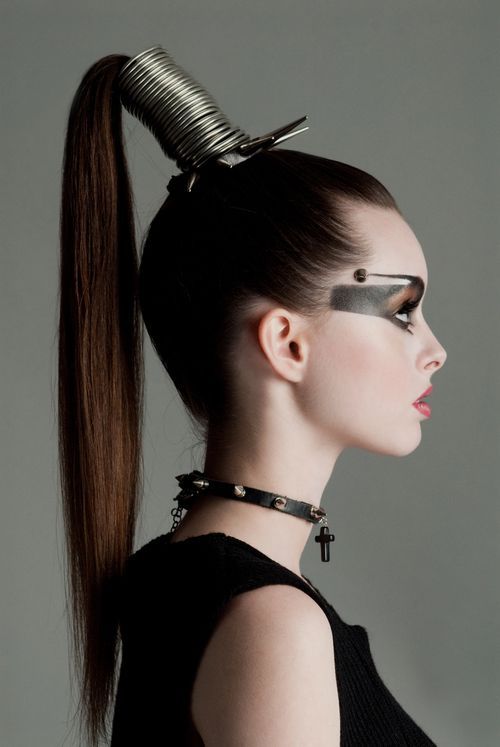 High pony style (favorite look) Futuristic Hair, Futuristic Makeup, High Fashion Hair, Avant Garde Hair, Apocalyptic Fashion, Editorial Hair, A Ponytail, Make Up Looks, Hair Shows