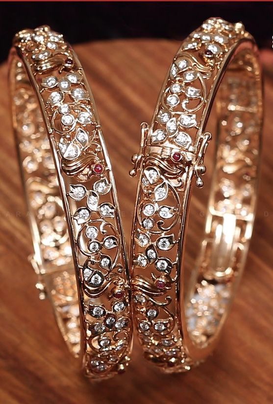 Dimond Bengal Set, Dimond Bengal, Telugu Jewellery, Diamonds Bangles, Antique Necklace Gold, Diamond Pendant Jewelry, Bridal Diamond Necklace, Neck Pieces Jewelry, Gold Bangles For Women