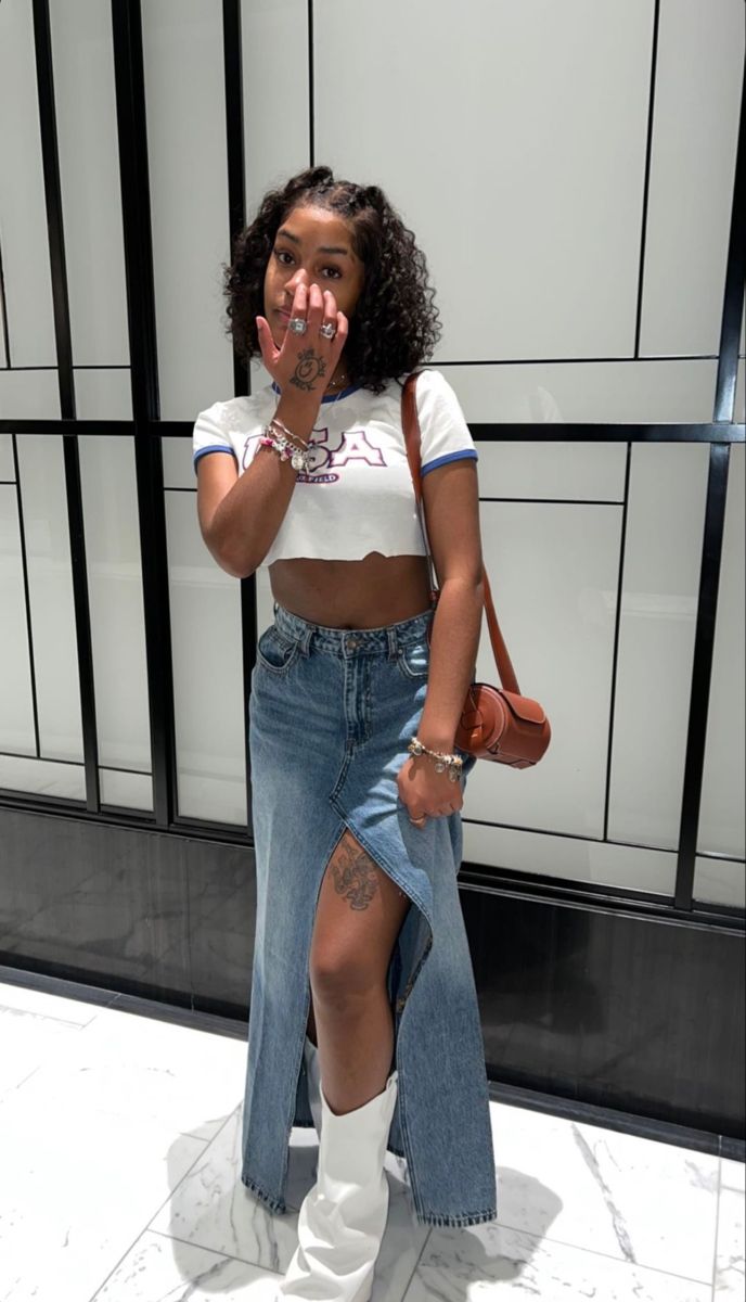 Maxi Jean Skirt Outfits Black Women, Long Jeans Skirt Outfit Ideas, Long Blue Jean Skirt Outfits Black Women, Long Maxi Denim Skirt Outfit, Kelsopretty Outfit, Denim Maxi Skirt Outfit Black Women, Denim Maxi Skirt Outfit Summer Casual, Sandwich Rule Outfit, Outfits With Long Jean Skirt