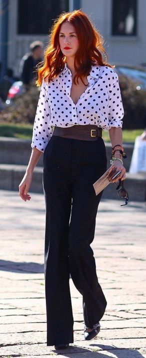 Thick Belt and High Waist Pant for vintage flare. Style Désinvolte Chic, Cute Work Outfits, Chique Outfits, Gwyneth Paltrow, Teen Vogue, Fashion Week Street Style, Work Wardrobe, Business Attire, Fashion Mode