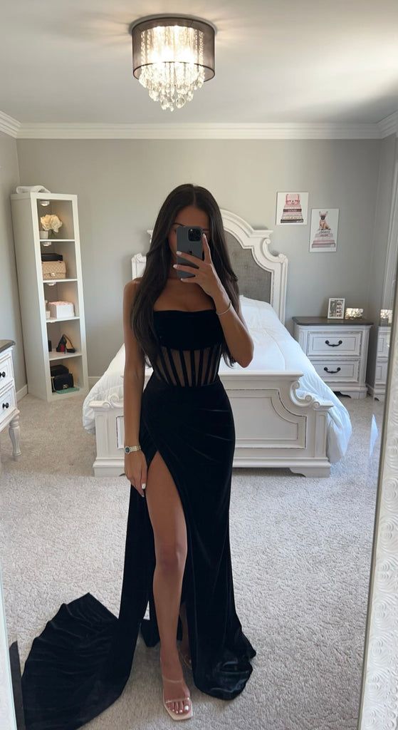 Prom Dress Inspo, Robes Glamour, Classy Prom, 2024 Prom, Prom Girl Dresses, Classy Prom Dresses, Stunning Prom Dresses, Velvet Gown, Prom Dress Inspiration