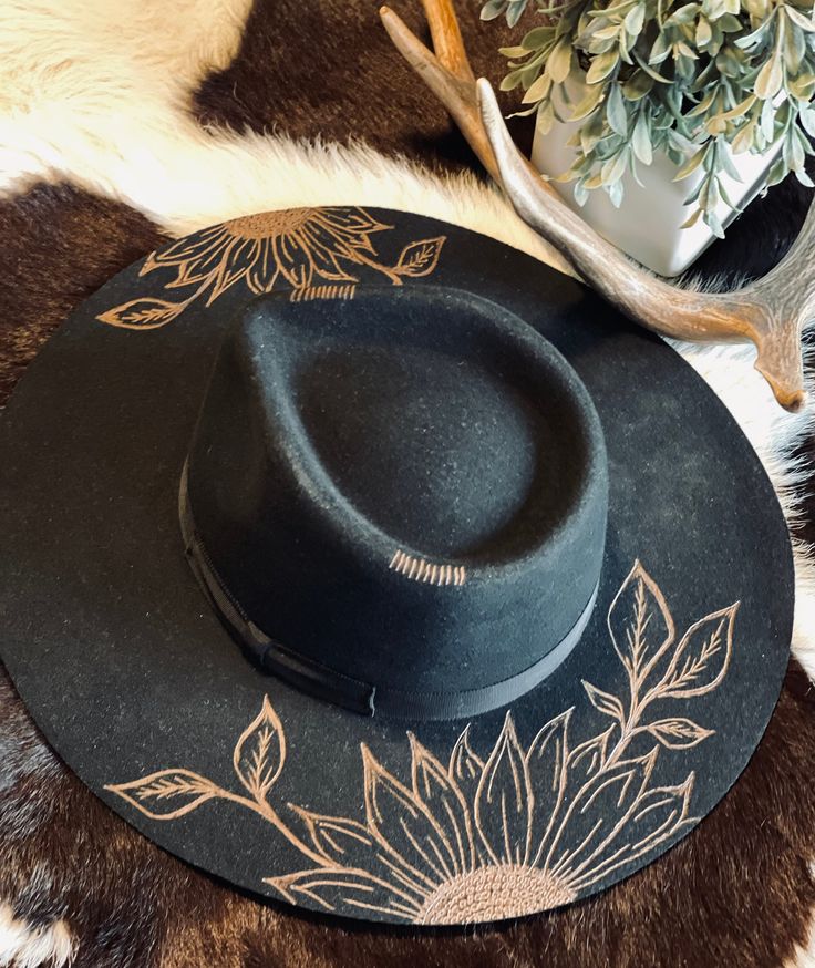 Color- Black Freehand burned hat Women's One Size Adjustable inner drawstring  4" brim Stiff Brim 100% Wool *All Sales Final Hat Burning Ideas, Hat Design Ideas, Bestie Crafts, Embellished Cowboy Hat, Burned Hats, Cowboy Hat Design, Hat Burning, Custom Cowboy Hats, Black Cowboy Hat