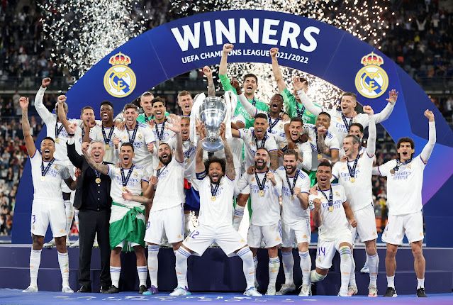 the real madrid team celebrate with the trophy after winning the la galaxy cup in 2012