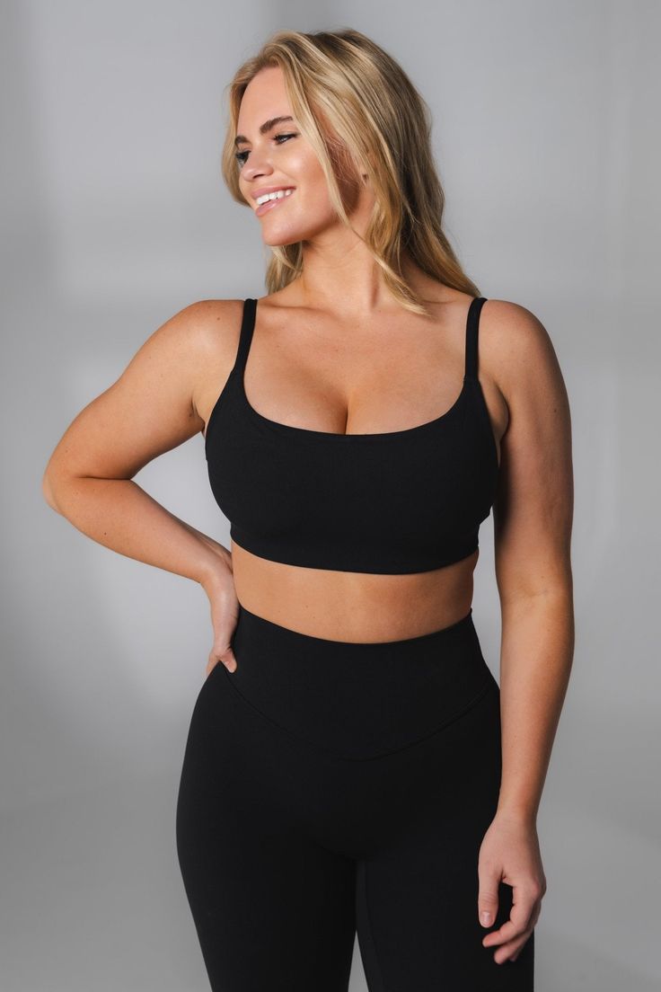 Our Cloud II classic scoop sports bra is designed for the ultimate comfort whether you are enjoying your workout of the day or stopping at your favorite coffee shop. This bra offers medium support & compression to flatter your figure. Everyday Solid Scoop Neck Sports Bra, Solid Sports Bra With Built-in Cups For Workout, Everyday Medium Support Scoop Neck Sports Bra, Compressive Sports Bra With Built-in Cups For Gym, Everyday Scoop Neck Sports Bra With Medium Support, Sculpting Sports Bra With Bra-friendly Design, Black Sculpting Sports Bra For Sports, Black Sculpting Sports Bra, Supportive Sports Bra With Built-in Cups For Workout