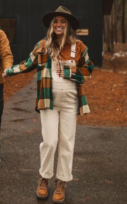 Homestead Style Clothing, Country Granola Outfit, Cabincore Aesthetic Outfits, Cabin Outfit Fall, Outdoorsy Aesthetic Outfits, Granola Aesthetic Outfit, Boho 2023, Dreaming Outloud, Outfits 40s