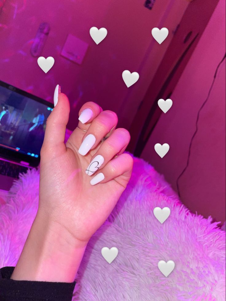 White Nails With Heart On Ring Finger, White Nails Black Heart, Heart Outline Nails, White Nails With Heart, Marshmallow Nail Polish, White Chrome Nails, White Gel Nails, Pink Gel Nails, Pink Gel