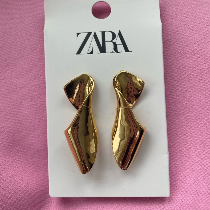 New Trendy Long Gold Earrings.Statement Of Gold! Perfect With A Crisp White Blouse! Zara Single Earring For Party, Elegant Zara Drop Earrings, Elegant Silver Zara Earrings, Elegant Zara Silver Earrings, Elegant Evening Earrings By Zara, Zara Evening Jewelry, Elegant Metal Earrings By Zara, Zara Elegant Drop Earrings, Chic Zara Earrings For Party