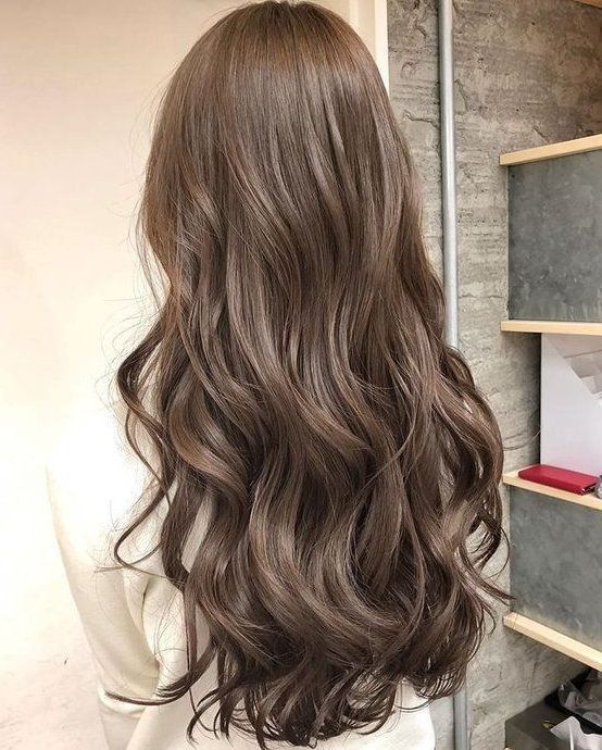 Trendy Brown Hair Color, Hair Colors Brown, Trendy Brown Hair, Ashy Brown Hair, Coffee Brown Hair, Brown Hair With Caramel Highlights, Brown Hair Shades, Brown Hair Color Ideas, Korean Hair Color