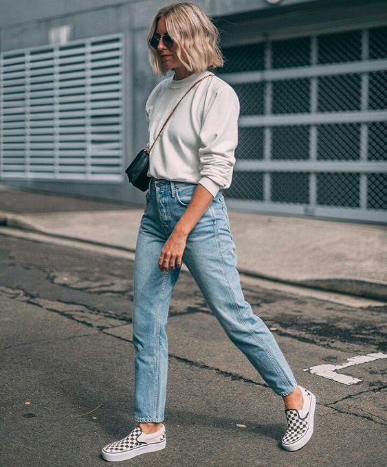 31 Trendy and Casual Outfits with Vans  #Outfits #Shoes Vans Fashion Outfits, High Waist Outfit, Slip On Outfit, Surfergirl Style, Mom Jeans Outfit Winter, Comfy Jeans Outfit, Jeans And Vans, Jeans Outfit Winter, Vans Outfit