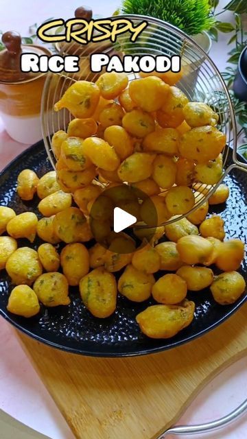 the video shows how to make crispy rice pakodi on a platter