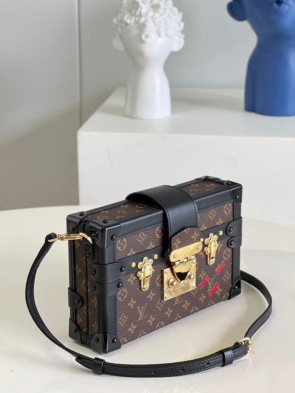 ?? SIZE :20 x 12.5 x 6 cm Fan Fashion, Size 20, Louis Vuitton Bag, Luxury Bags, Contact Us, Paper Bag, Clutch Bag, Mindfulness, Louis Vuitton